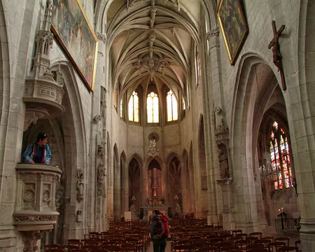 PXL025 L’intérieur renferme un riche patrimoine (peintures, sculptures).