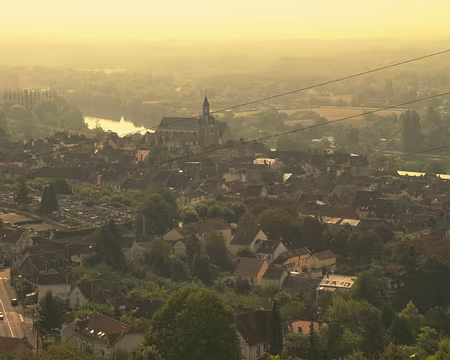 PXL040 L'église St Jean domine la ville