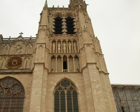 PXL081 Majestueuse tour de la cathédrale St Etienne