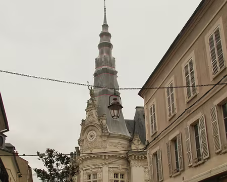 PXL084 Monument fastueux de la IIIème république, inauguré en 1904. Son beffroi, symbole de la puissance civile, voulait rivaliser avec la tour de la cathédrale,...
