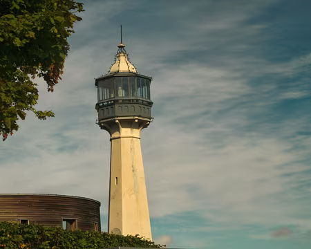 PXL028 Le phare, construit en 1909, à l'initiative de Joseph Goulet (avec un restaurant et une guinguette à cette époque)