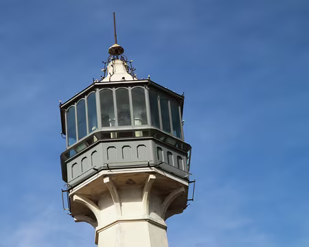 PXL029z1431 Un phare au milieu d'une mer de vignes (comme le qualifiait JG)