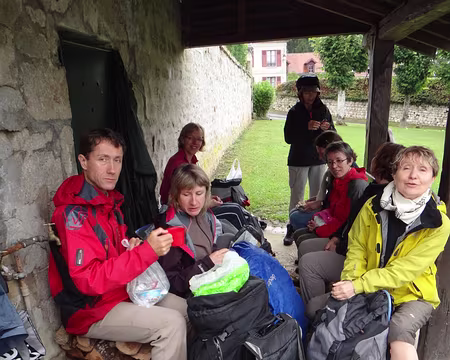 PXL020 Un petit auvent nous permet de déjeuner au sec