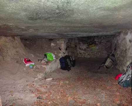 PXL038 La pluie ne s'arrêtant pas, nous allons jusqu'à la Cave du diable pour pouvoir y dîner au sec