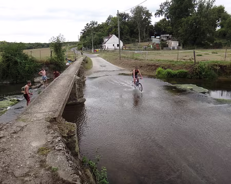 PXL013 à ce niveau d'eau, les voitures passent sans problème