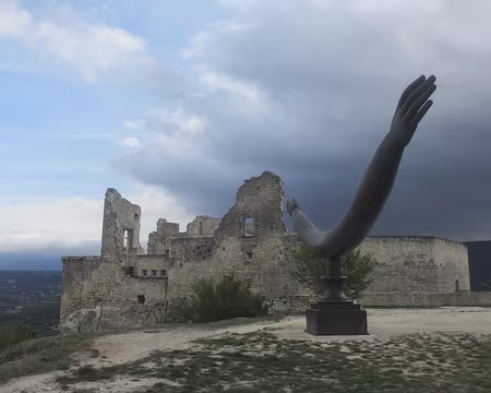 PXL005 c'était la demeure du marquis de Sade, c'est aujourd'hui celle de Pierre Cardin (autres temps, autres moeurs)