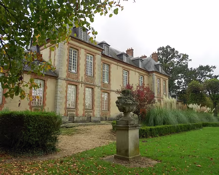 PXL009 Façade ouest du château de Plaisir