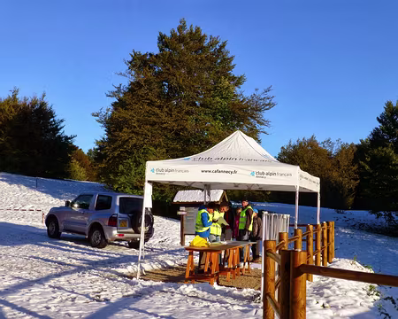 PXL023 Le CAF d'Annecy a organisé une grande course d'orientation, mais les balises sont sous la neige !