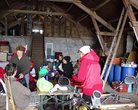 IMG_5552 Déjeuner dans la grange d'un monsieur charmant qui nous a ouvert sa porte