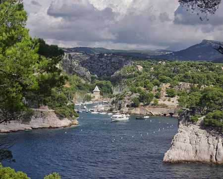 La calanque de Port-Miou vue de la pointe de la Cacau La calanque de Port-Miou vue de la pointe de la Cacau