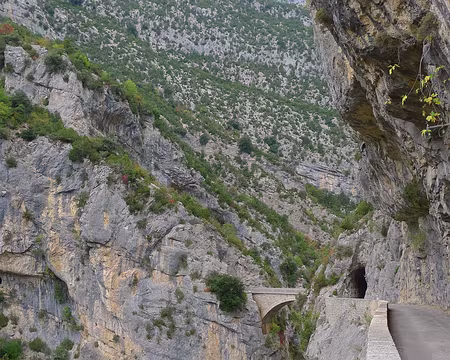 PXL037 Une route acrobatique au dessus de l'Esteron.