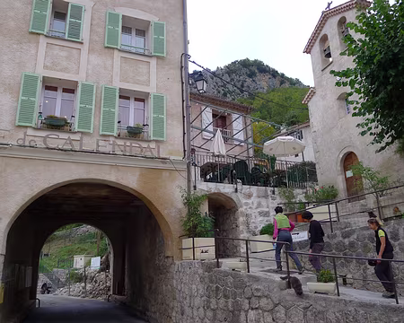 PXL041 ... et l'auberge de Calendal.