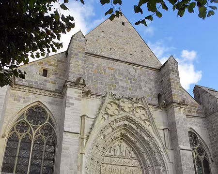 PXL013 Façade de l'église gothique datant des XIIIè-XIVè s.