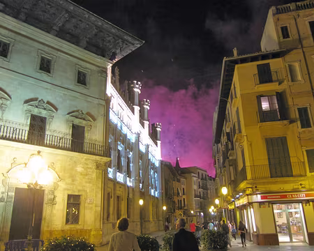 PXL001 Un feu d'artifice salue notre arrivée à Palma de Majorque