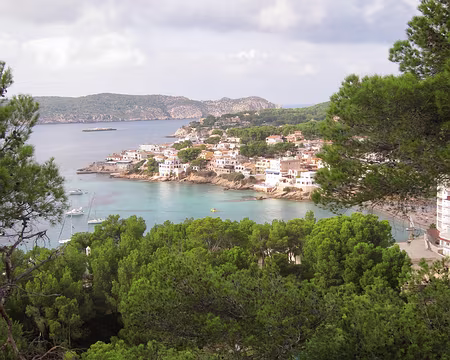 PXL024 Sant Elm (et notre hôtel à droite avec le store bleu)