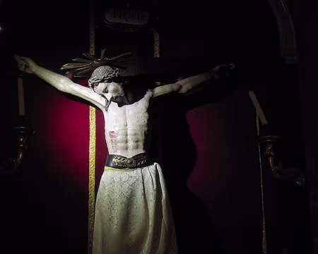 PXL095 Dans l'église de Deia