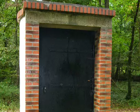 PXL013 Aqueduc de l'Avre (regard). L'Avre est une rivière prend sa source près de la Montagne au Perche et se jette dans l'Eure à quelques kilomètres au nord de Dreux....