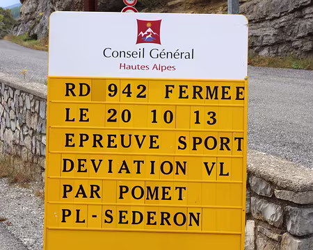 DSC01031b Les véhicules laissent la place aux sportifs