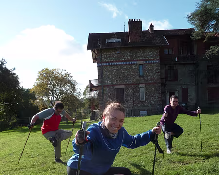 P1040287 pour les sorties de niveau 'avancé', travail de la position du lotus en équilibre sur les batons!