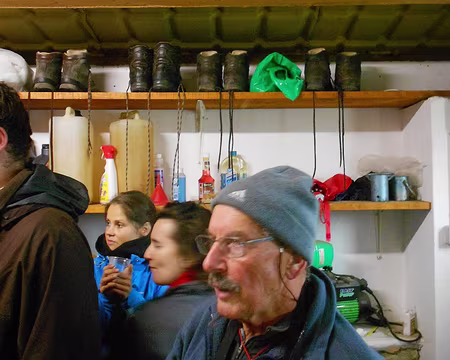 PXL012 Claude et sa collection de chaussures de randonnée