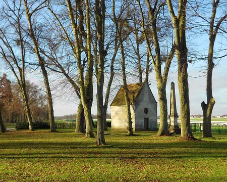 PXL010 Chapelle Sainte-Croix en Jérusalem (XVIè s.), près de l'hippodrome de Chantilly