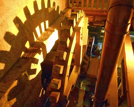 PXL020 ...pour abriter la machine à faire jouer les 