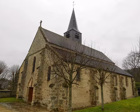 PXL005 Eglise St-Denis (XIIIè s.), tympan orné d'une Vierge à l'Enfant, Senlisse