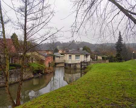 PXL016 L'Yvette à Chevreuse, rivière de 39 km se jetant dans l'Orge près de Savigny-sur-Orge.