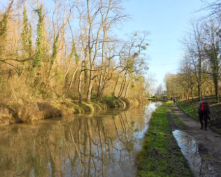 PXL006 ...au canal de l'Ourcq, long de 96 km et construit de 1802 à 1825, rejoignant le bassin de la Villette à Paris.