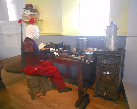 PXL019 La chambrée rassemblant jusqu'à 40 jeunes gens de toutes les couches de la société