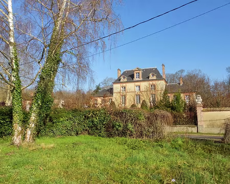 PXL003 Le château de Rouillon, Chartrettes, est la reproduction d'un pavillon du quartier Henri IV du château de Fontainebleau.