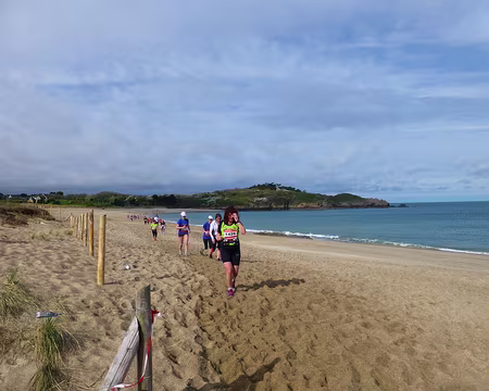 PXL050 Un petit trail sur la plage.