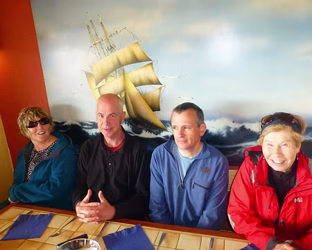 PXL050 En attendant les crêpes à la plage du Loch'