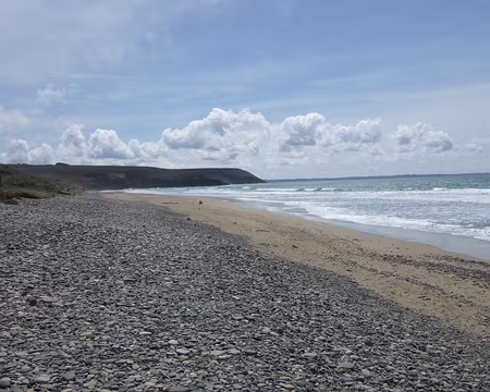 DSCF5748 Surfeur contemplatif à la plage de la Palue