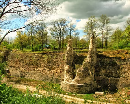 PXL005 Ancienne forteresse médiévale située à Noyers, fin Xe siècle pour les seigneurs de Noyers, le château est fortifié au début du XIIIe siècle par Hugues de...