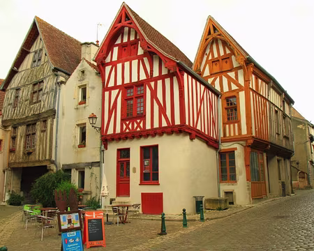 PXL014 Maison en pan de bois, place de la petite étape aux vins, fin XVe, début XVIe s.