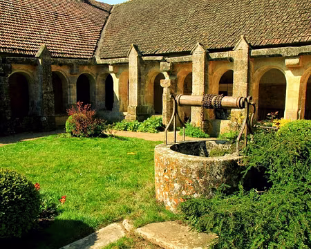 PXL033 En 1792 une faïencerie s'installe dans ces murs, créée par Joseph Dumortier.