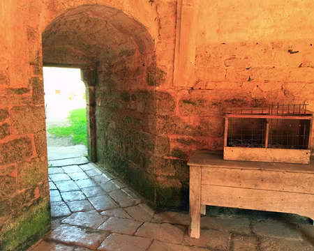 PXL034 En 1803, Nicolas Petit l'acquiert et depuis le prieuré se transmet de génération en génération. Merci à son propriétaire de nous avoir permis le visite.