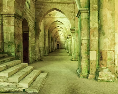 PXL055 L'Abbaye fut épargnée à la révolutyion car vendue et une papeterie s'est installée en ses murs.