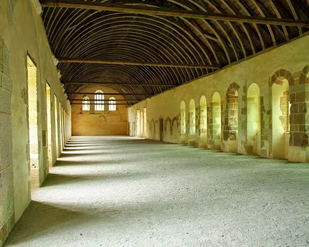 PXL056 Le dortoir des moines et sa charpente en chêne, ouvrage remarquable qui date du XVème siècle.