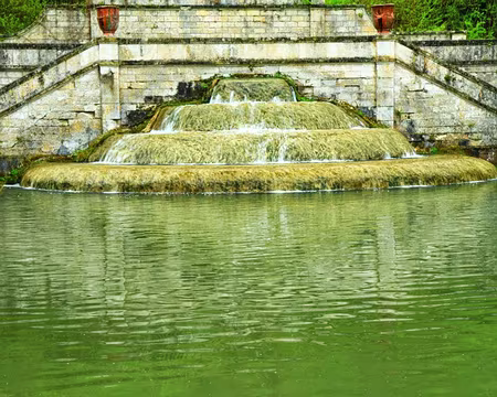 PXL066 Les religieux créèrent des étangs pour la pêche, leur alimentation était frugale n'autorisant que poissons, oeufs , lait, fruits et légumes. La viande était...