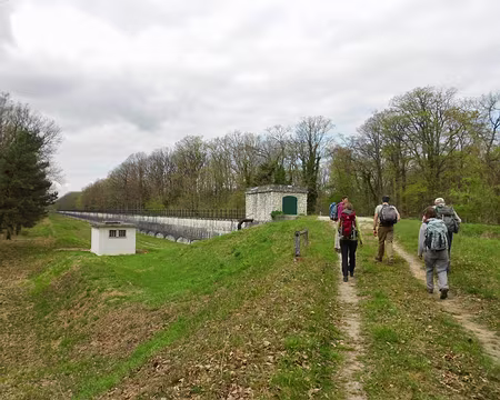 PXL005 L'Aqueduc de la Vanne fut construit en 1867 pour alimenter Paris en eau de source