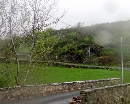 PXL012 un peu de crachin n'arrête pas le pélerin ...