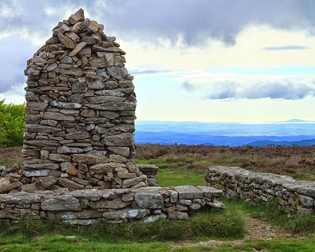 PXL088 La tour, sommet du Caroux, 1091m.
