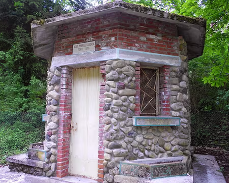 PXL026 ...ses eaux thermales sulfureuses