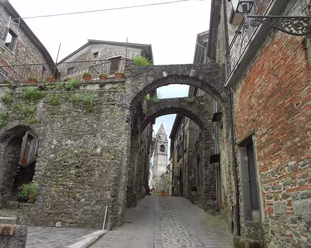 PXL076 Ruelle de Virgoletta, village construit aux XIIè - XIIIè s.