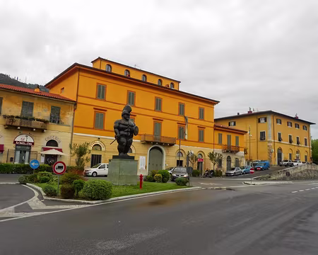 PXL118 Pietrasanta, statue de Bottero