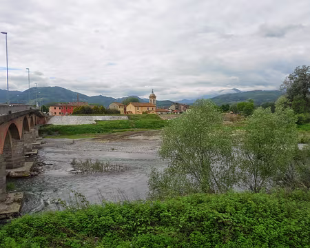 PXL132 Ponte San Pietro et le fleuve Serchio