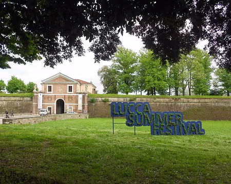 PXL134 Remparts de Lucca et la Porte San Donato