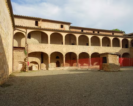 PXL195 Abbaye de Abbadia- Isola, cloître datant de 1062